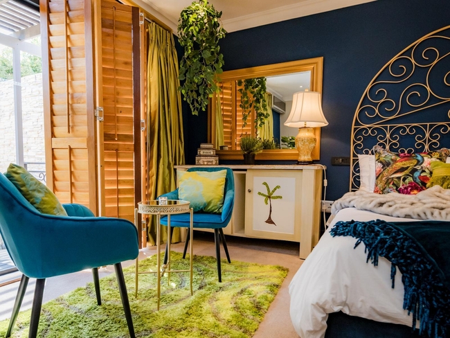 Luxury Suite: Lapis Lazuli