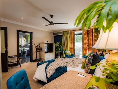 Luxury Suite: Lapis Lazuli