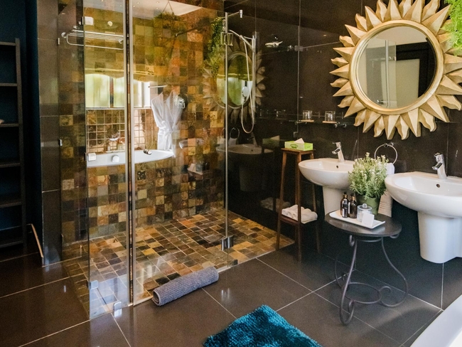 Luxury Suite: Lapis Lazuli