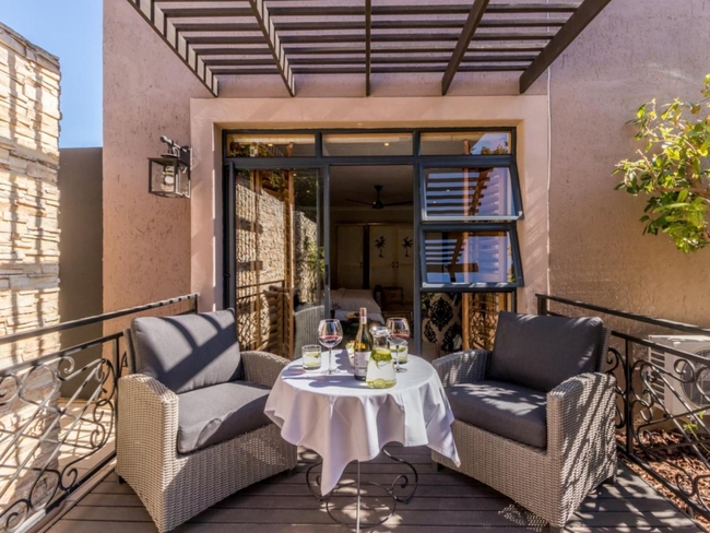 Luxury Suite: Lapis Lazuli