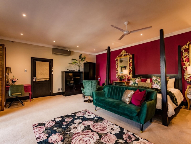 Luxury Grand Suite: Rose Quartz