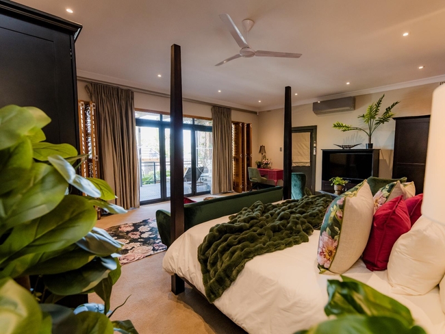 Luxury Grand Suite: Rose Quartz