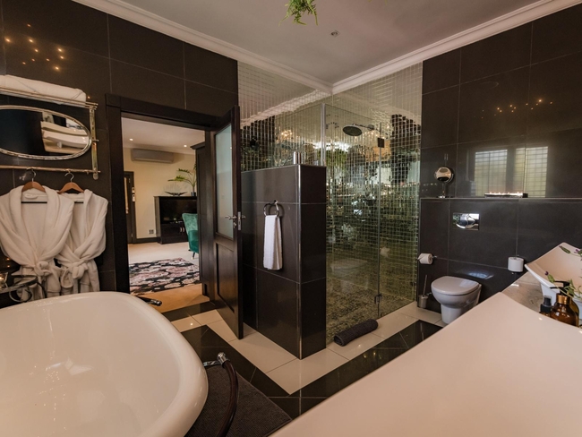 Luxury Grand Suite: Rose Quartz