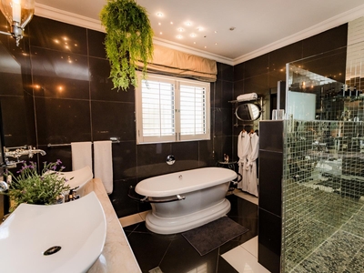 Luxury Grand Suite: Rose Quartz