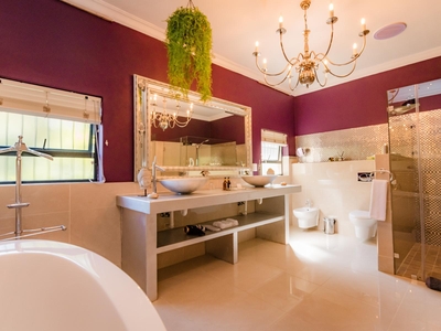 Luxury Grand Suite: Amethyst