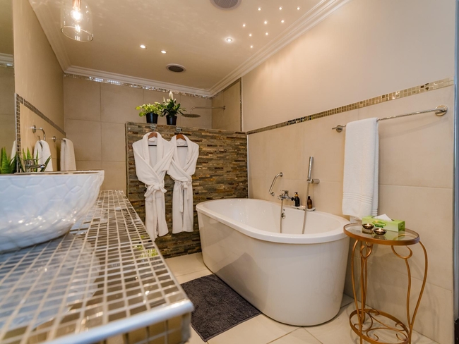 Luxury Grand Suite: Obsidian