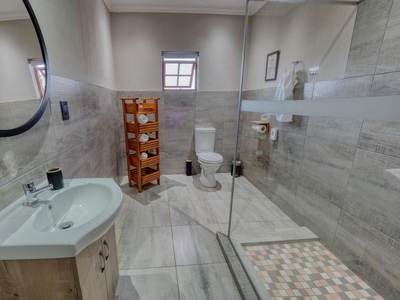 Tembo Guest Lodge