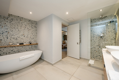 Corner Sea View Suite