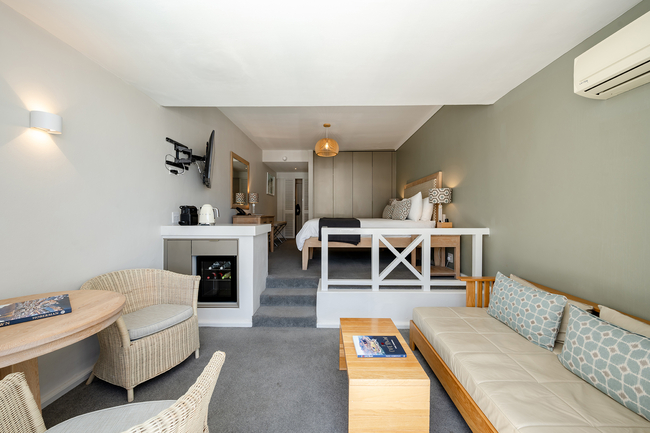 Sea and Pool View Room