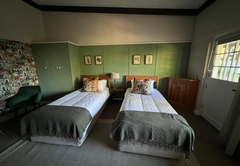 Classic Twin Bedroom