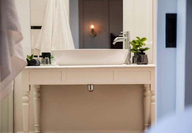 Deluxe Room - Bon Courage