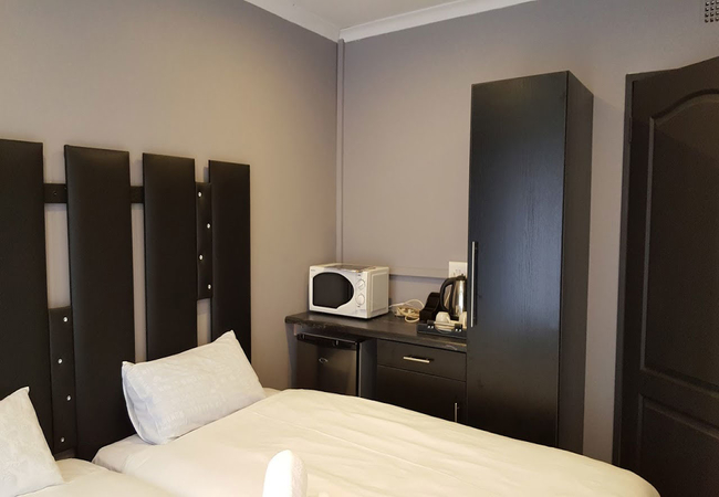 Budget Twin Rooms (Not En-suite) 