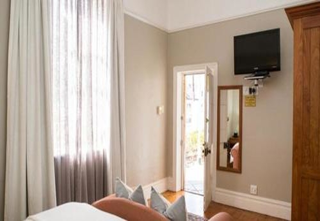 Room 5 King/Twin Room