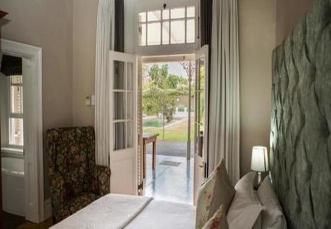 Room 6 King/Twin Room