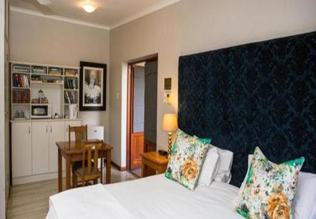 Room 9 King/Twin Room