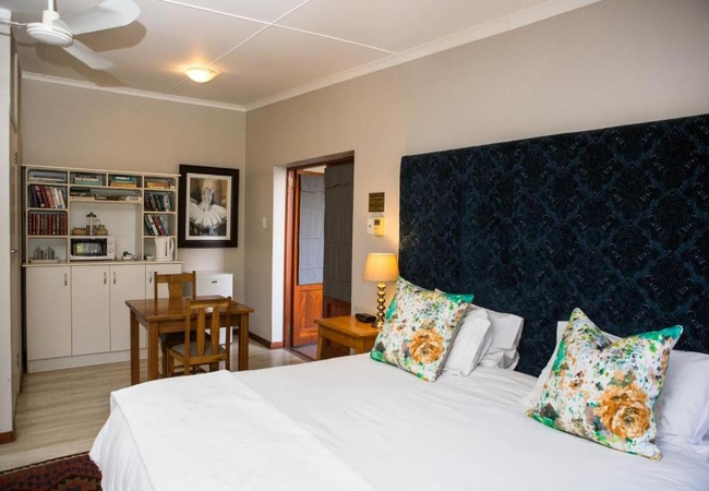 Room 9 King/Twin Room