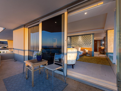 King Suite with Sea View