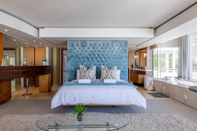 Queen Suite with Sea View