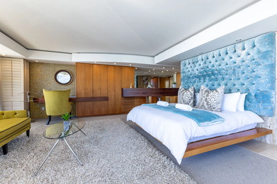 Queen Suite with Sea View