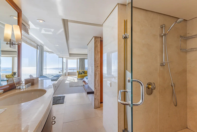 Queen Suite with Sea View