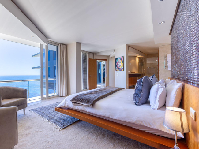 Deluxe Suite with Sea View 5