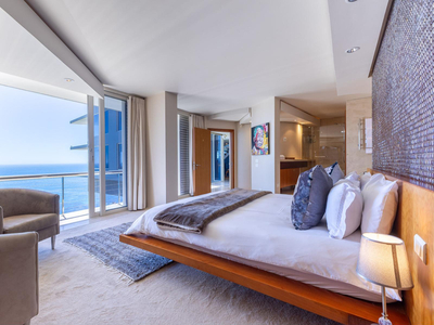 Deluxe Suite with Sea View 5