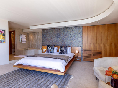 Deluxe Suite with Sea View 5