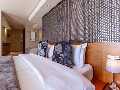 Deluxe Suite with Sea View 5