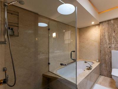 Deluxe Suite with Sea View 2