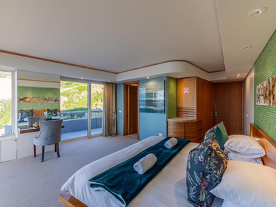 Super Deluxe Suite with Sea View 4