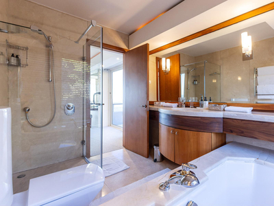 Super Deluxe Suite with Sea View 4
