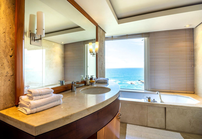 Deluxe Suite with Sea View