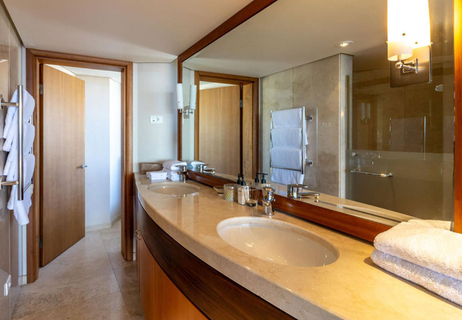 Queen Suite with Sea View