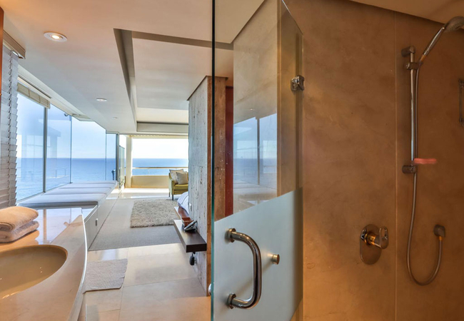 Queen Suite with Sea View