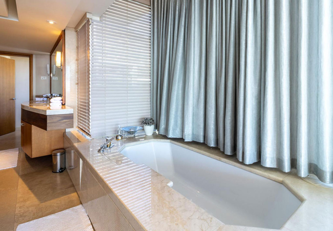 Queen Suite with Sea View