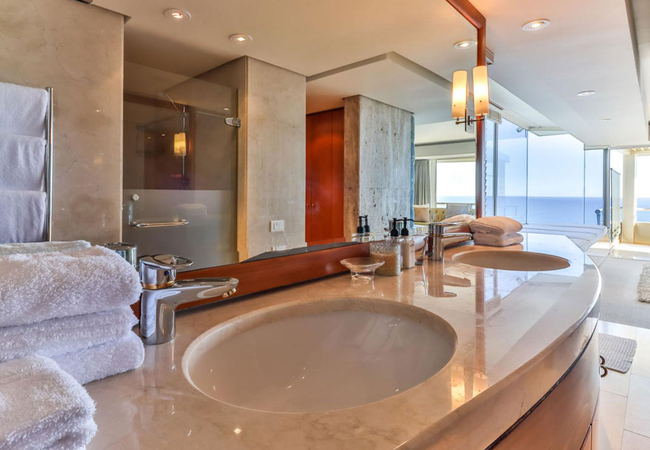 Queen Suite with Sea View