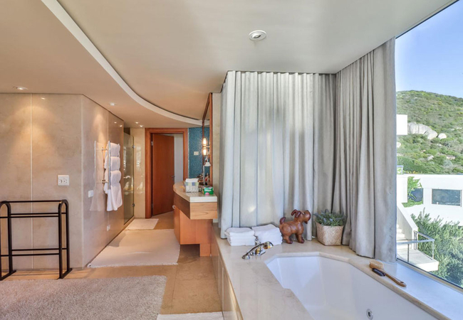 Queen Suite with Sea View