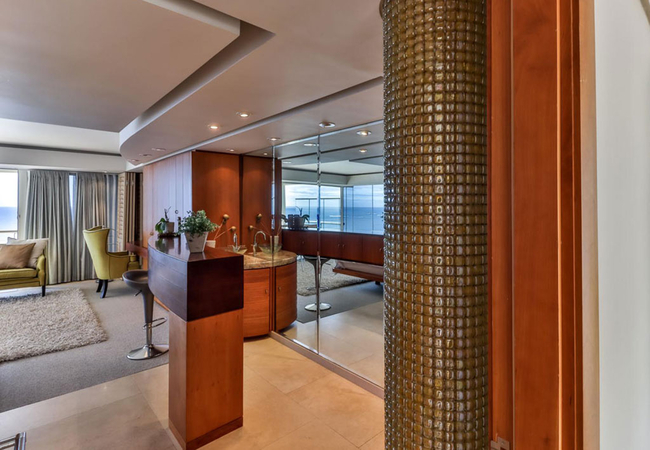 Queen Suite with Sea View