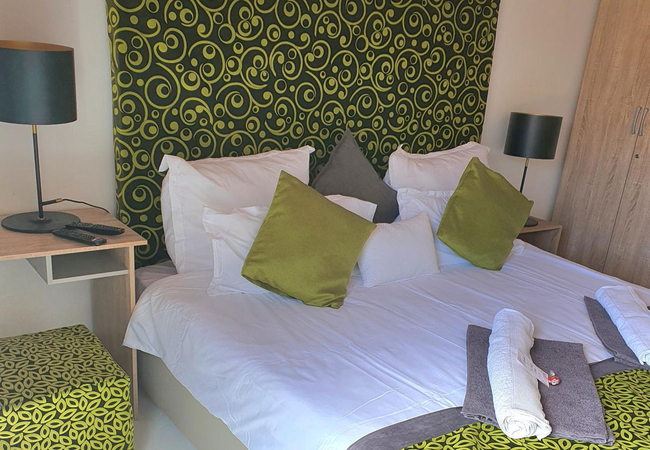 B3 - Standard King Room Shared Bathroom