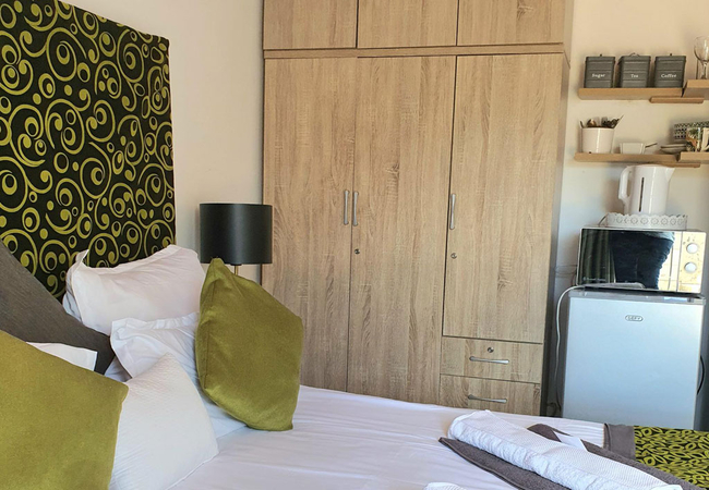 B3 - Standard King Room Shared Bathroom