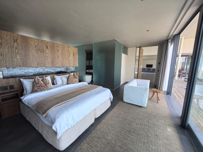 Honeymoon Suite