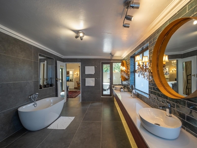 Luxury Suite with No Jaccuzi