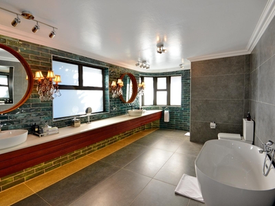 Luxury Suite with No Jaccuzi