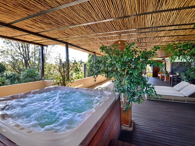 Penthouse Luxury Suite