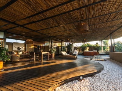 Penthouse Luxury Suite