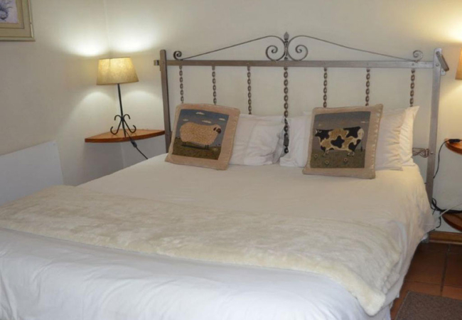 Queen Room in Garden Annex