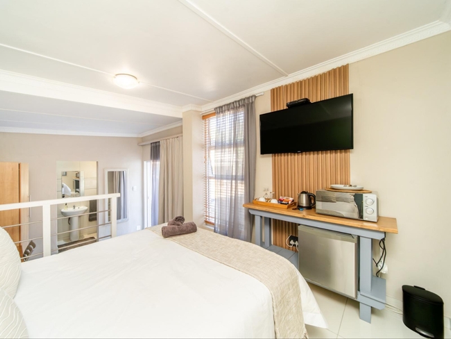 Standard Double: Pool View