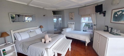 Double room with extra bed -Robins Nest