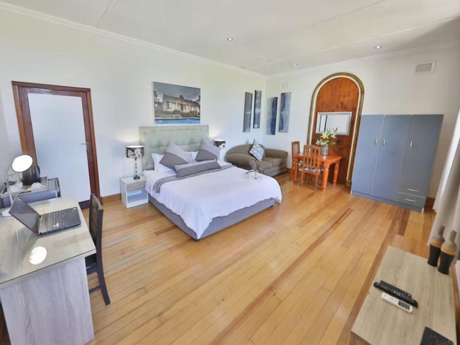 Seascape - Luxury King Room 