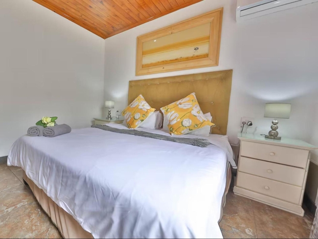 Ostrich - Comfort King Room 